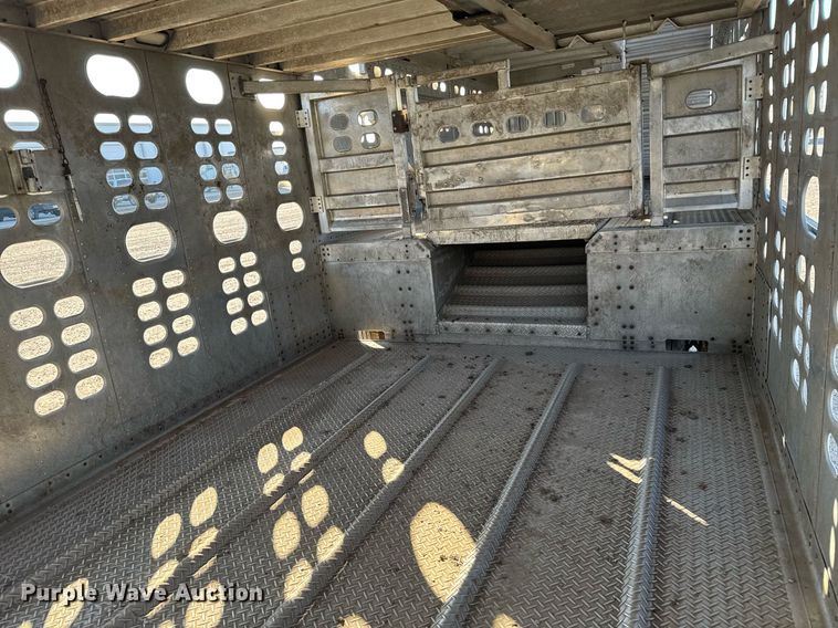 image for item NN9543 2008 Wilson PSDCL 402 livestock trailer