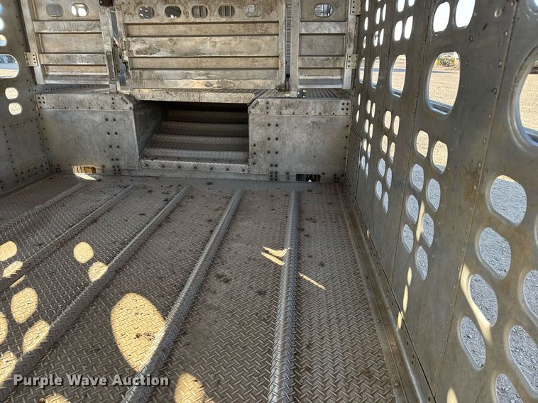 image for item NN9543 2008 Wilson PSDCL 402 livestock trailer