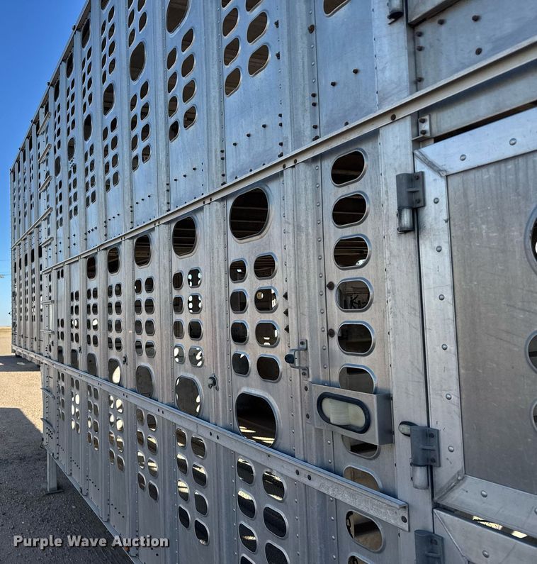 image for item NN9543 2008 Wilson PSDCL 402 livestock trailer