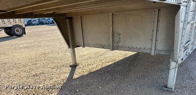 image for item NN9543 2008 Wilson PSDCL 402 livestock trailer