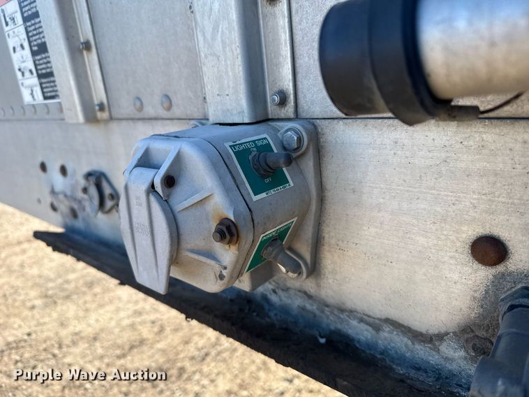 image for item NN9543 2008 Wilson PSDCL 402 livestock trailer