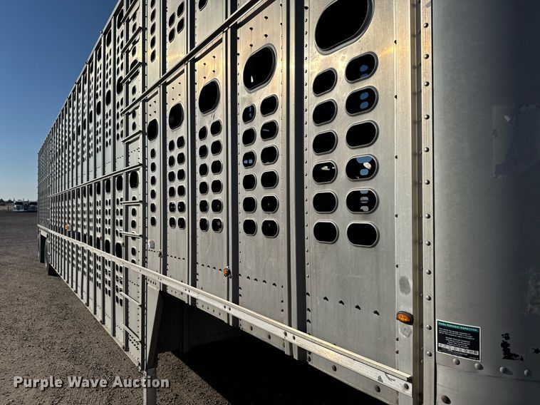 image for item NN9543 2008 Wilson PSDCL 402 livestock trailer