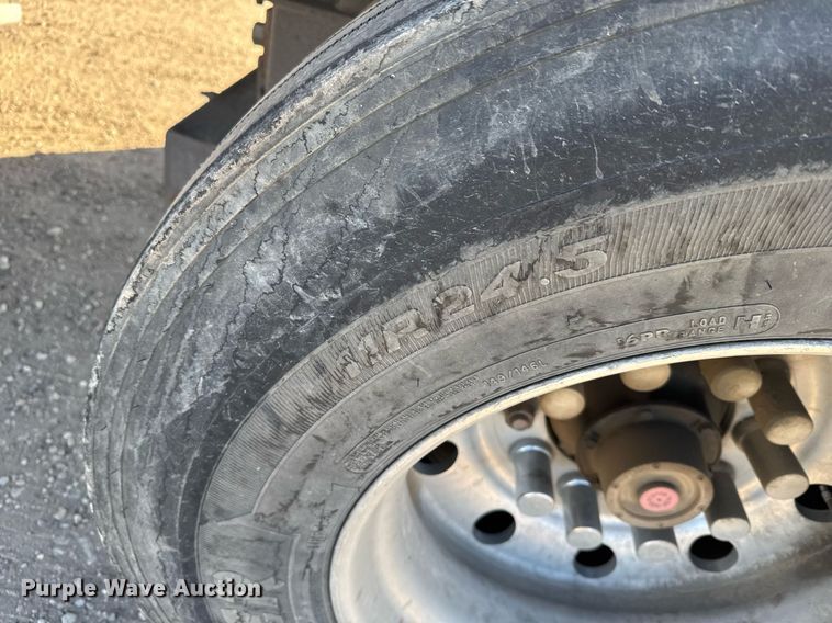 image for item NN9543 2008 Wilson PSDCL 402 livestock trailer