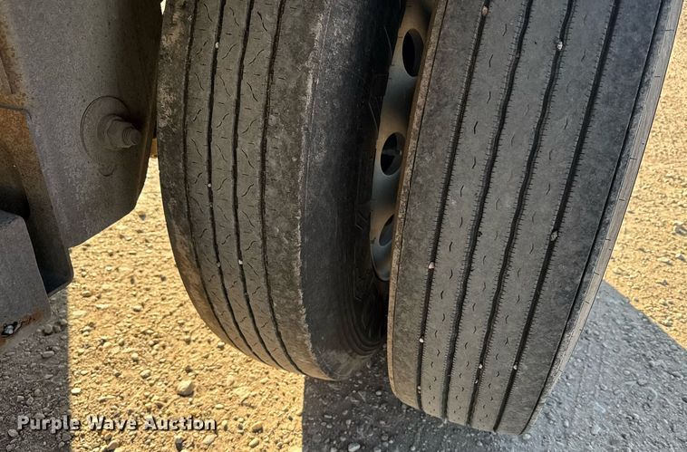 image for item NN9543 2008 Wilson PSDCL 402 livestock trailer