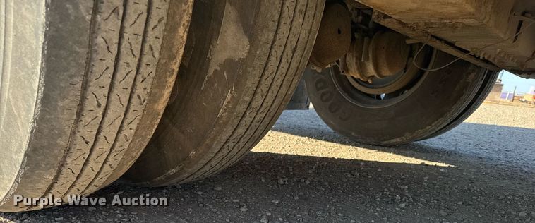 image for item NN9543 2008 Wilson PSDCL 402 livestock trailer