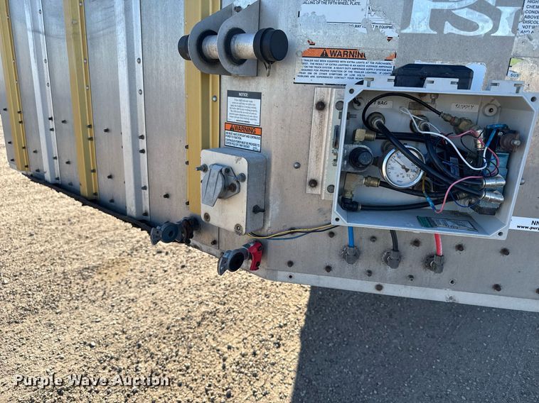 image for item NN9544 2017 Merritt livestock trailer