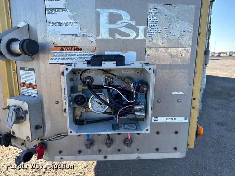 image for item NN9544 2017 Merritt livestock trailer