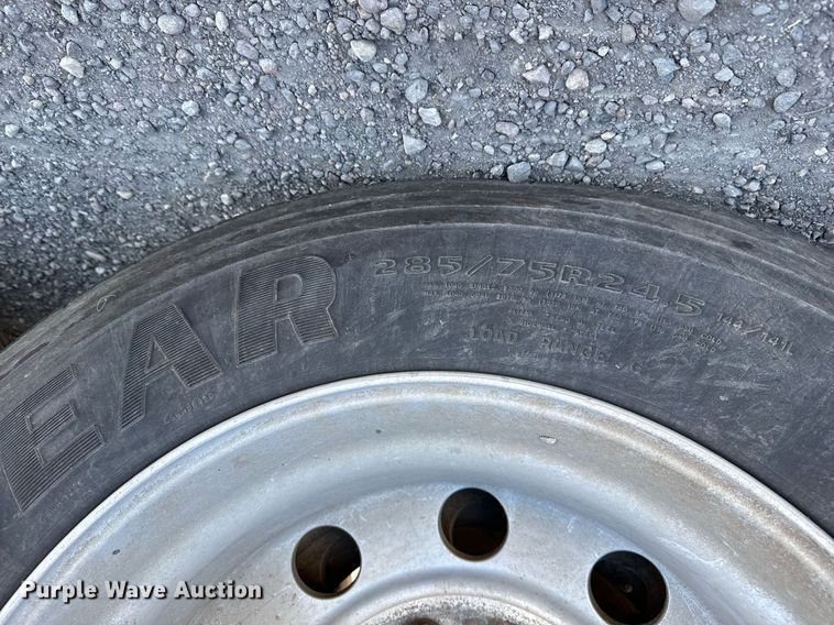 image for item NN9545 2017 Merritt livestock trailer