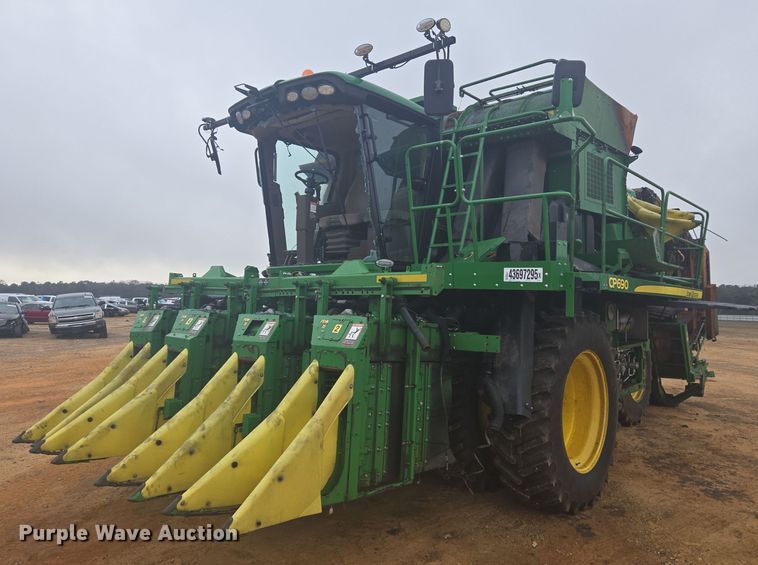 image for item YA0315 2019 John Deere CP690 cotton picker