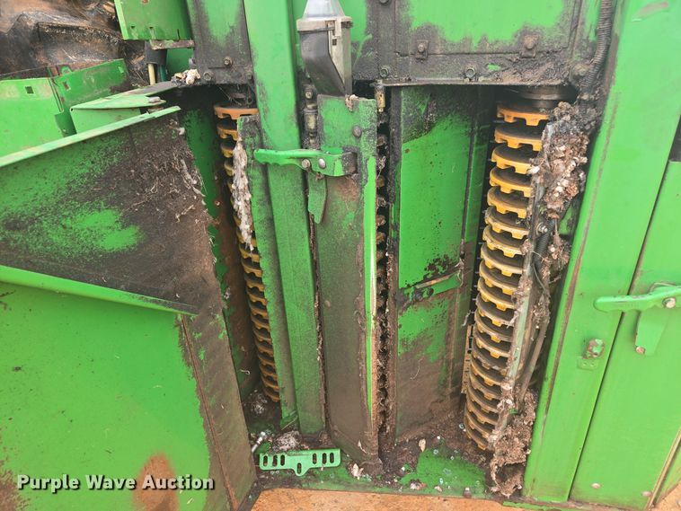 image for item YA0315 2019 John Deere CP690 cotton picker