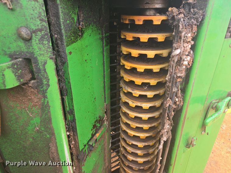 image for item YA0315 2019 John Deere CP690 cotton picker