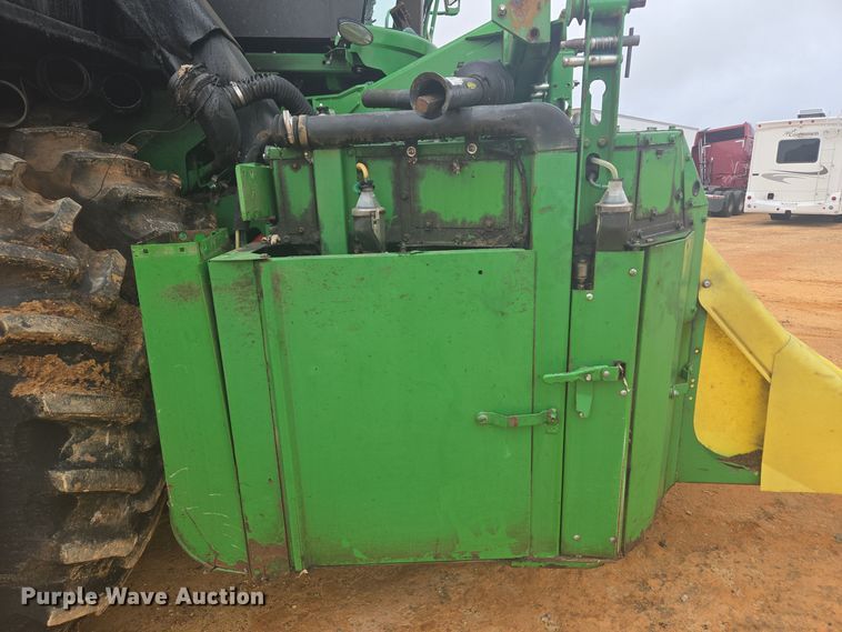 image for item YA0315 2019 John Deere CP690 cotton picker