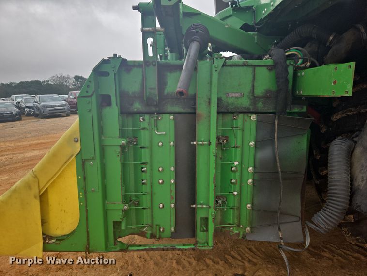 image for item YA0315 2019 John Deere CP690 cotton picker