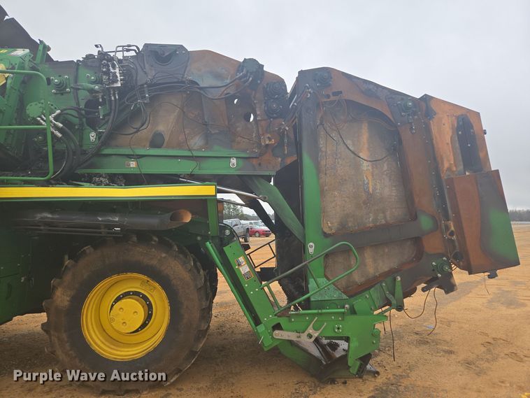 image for item YA0315 2019 John Deere CP690 cotton picker