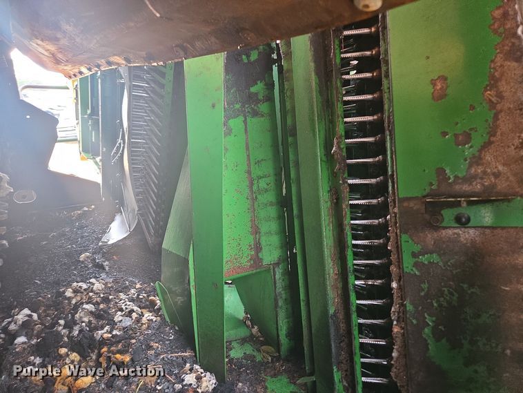 image for item YA0315 2019 John Deere CP690 cotton picker