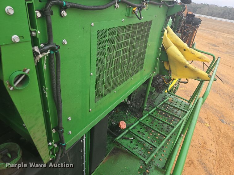 image for item YA0315 2019 John Deere CP690 cotton picker