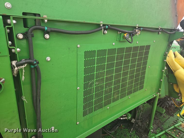 image for item YA0315 2019 John Deere CP690 cotton picker