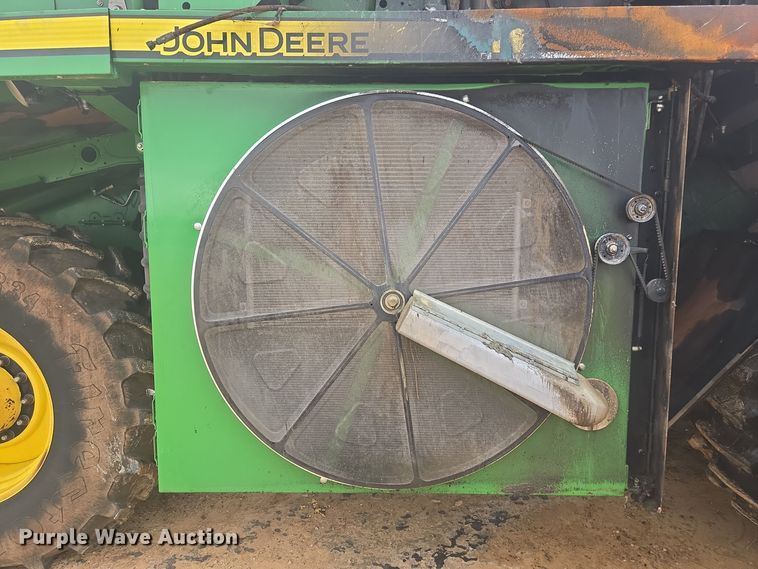 image for item YA0315 2019 John Deere CP690 cotton picker