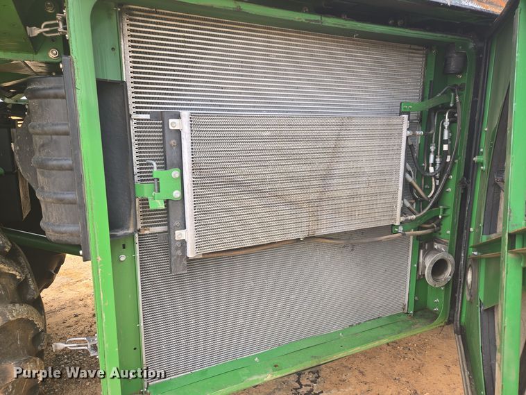 image for item YA0315 2019 John Deere CP690 cotton picker