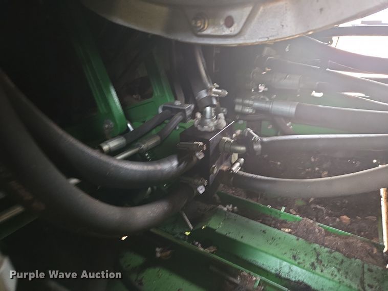 image for item YA0315 2019 John Deere CP690 cotton picker