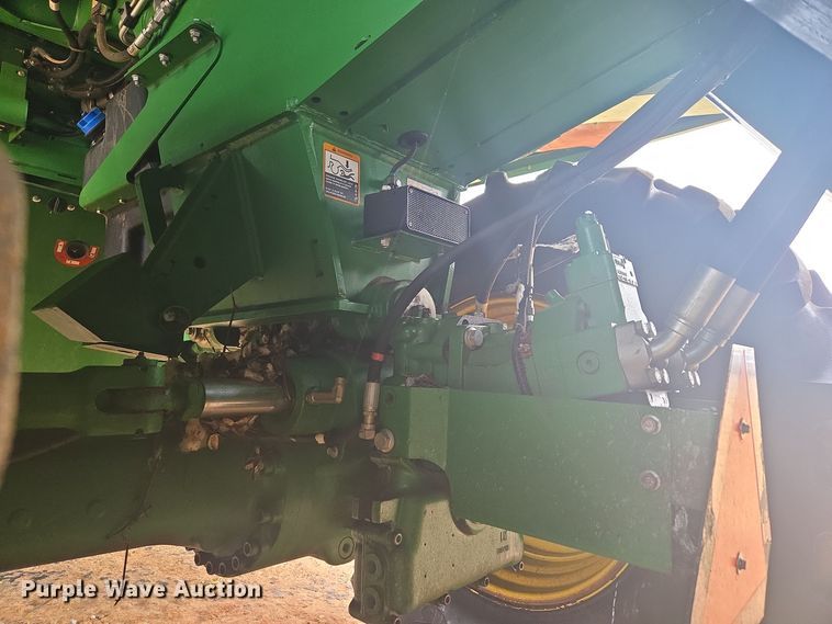 image for item YA0315 2019 John Deere CP690 cotton picker