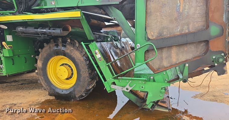 image for item YA0315 2019 John Deere CP690 cotton picker