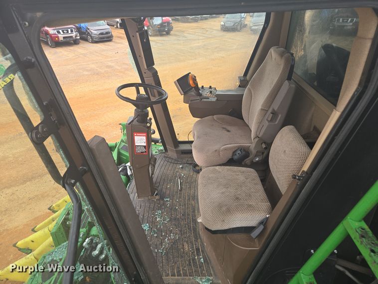 image for item YA0315 2019 John Deere CP690 cotton picker