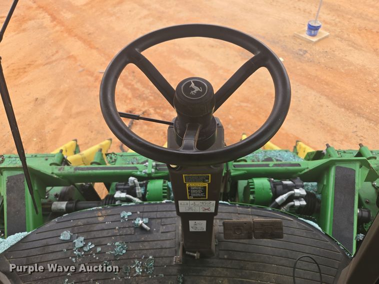 image for item YA0315 2019 John Deere CP690 cotton picker