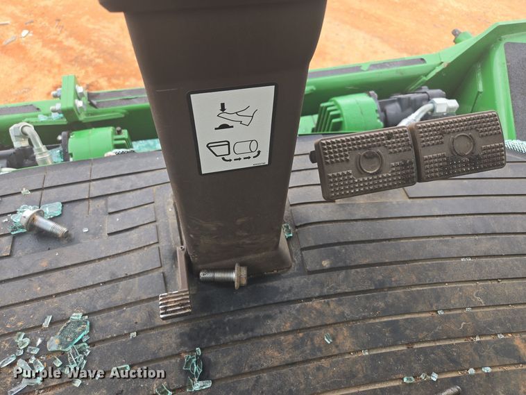 image for item YA0315 2019 John Deere CP690 cotton picker