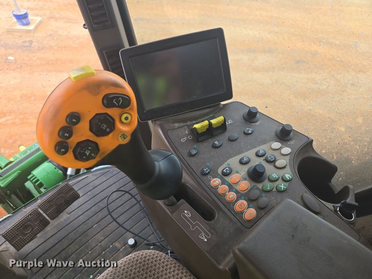 image for item YA0315 2019 John Deere CP690 cotton picker