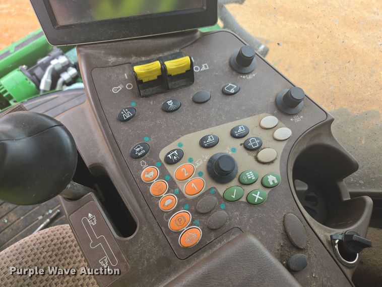 image for item YA0315 2019 John Deere CP690 cotton picker