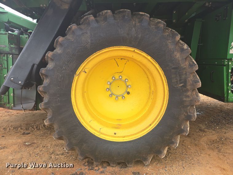 image for item YA0315 2019 John Deere CP690 cotton picker