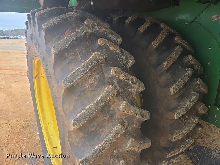 image for item YA0315 2019 John Deere CP690 cotton picker