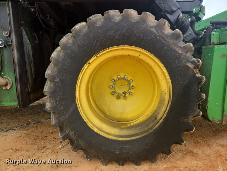 image for item YA0315 2019 John Deere CP690 cotton picker