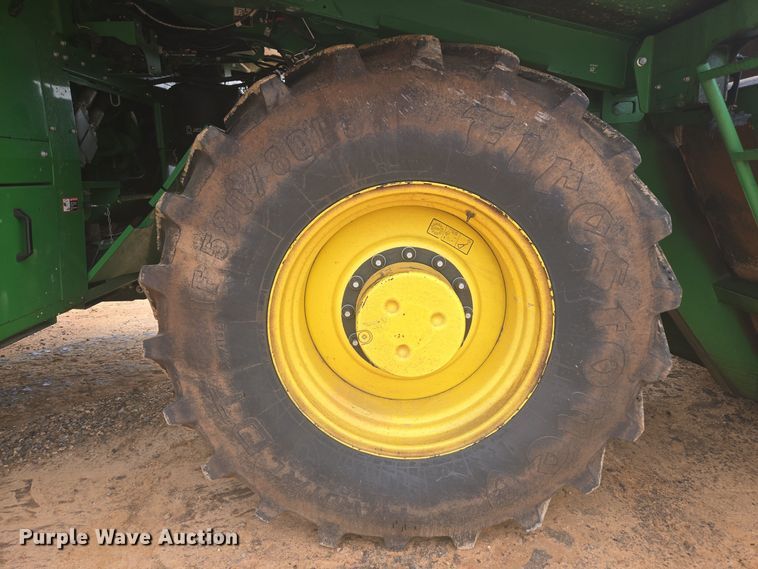 image for item YA0315 2019 John Deere CP690 cotton picker