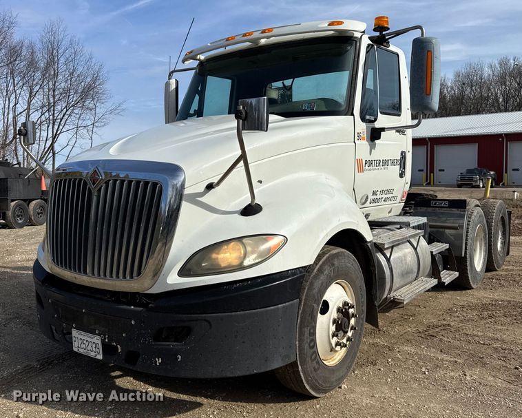 image for item DH9834 2010 International LF627 semi truck