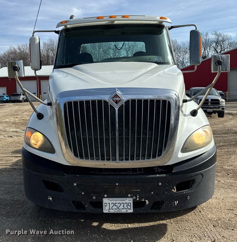 image for item DH9834 2010 International LF627 semi truck