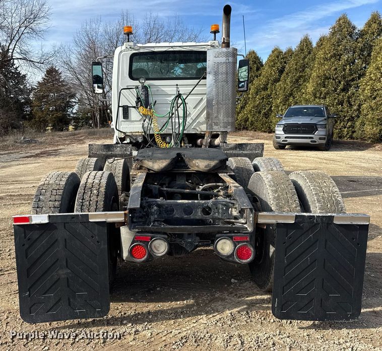 image for item DH9834 2010 International LF627 semi truck