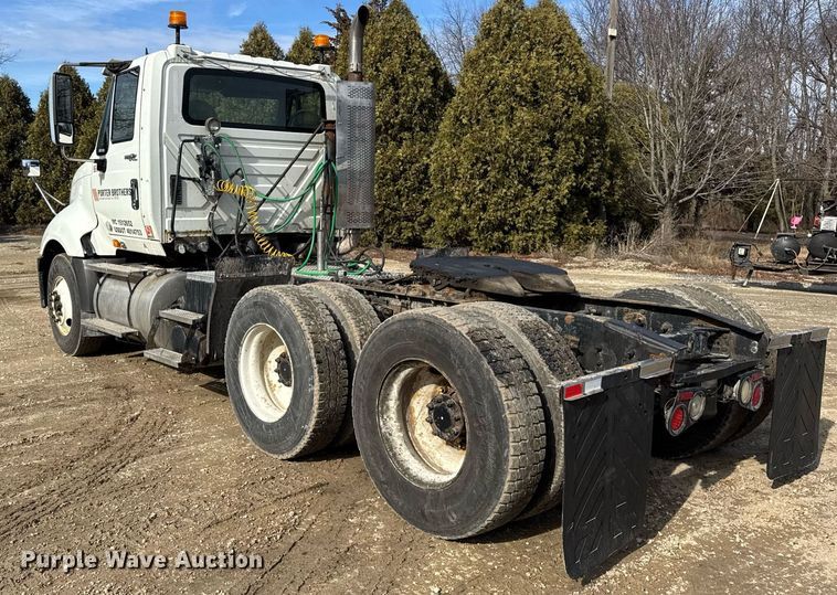 image for item DH9834 2010 International LF627 semi truck