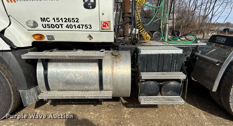 image for item DH9834 2010 International LF627 semi truck