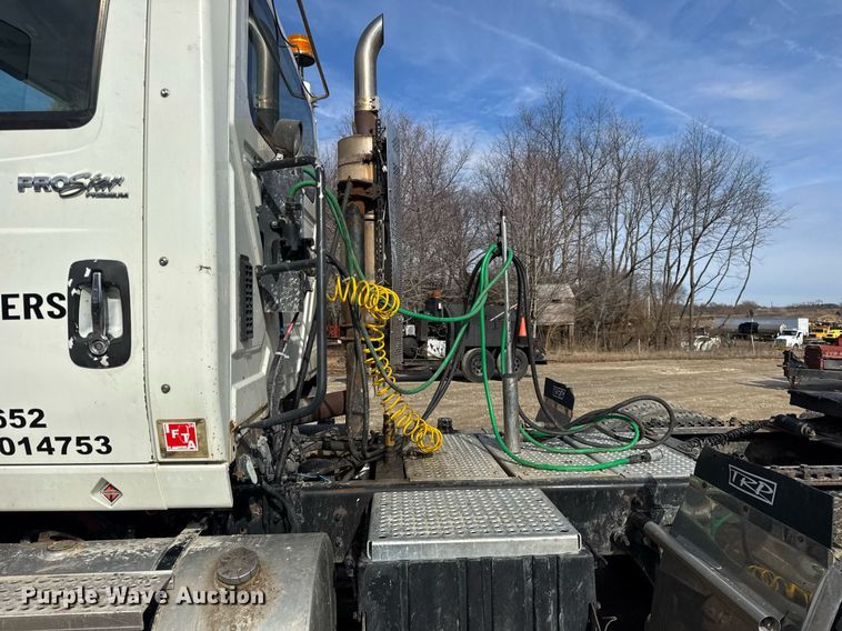 image for item DH9834 2010 International LF627 semi truck