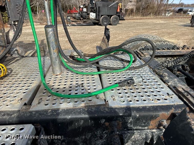 image for item DH9834 2010 International LF627 semi truck