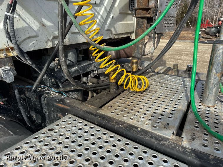 image for item DH9834 2010 International LF627 semi truck