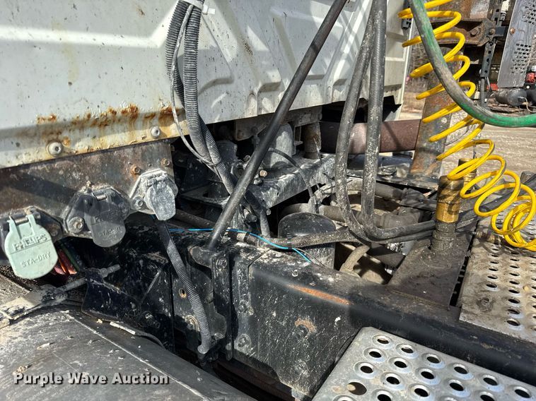 image for item DH9834 2010 International LF627 semi truck