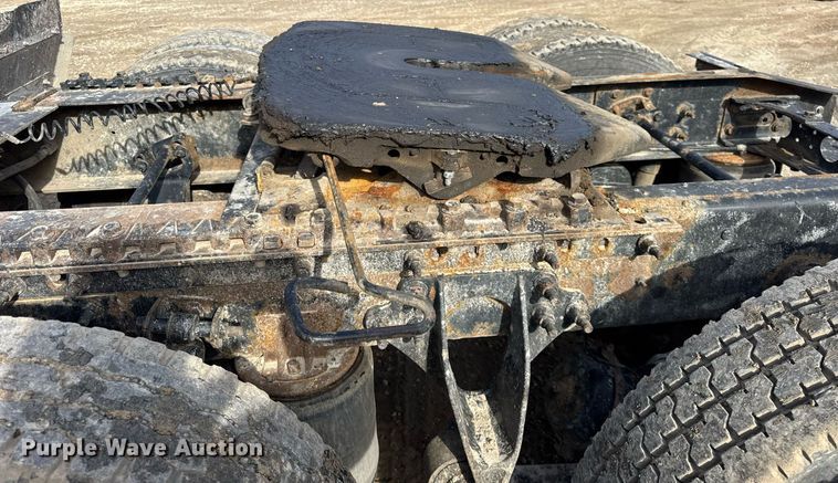 image for item DH9834 2010 International LF627 semi truck