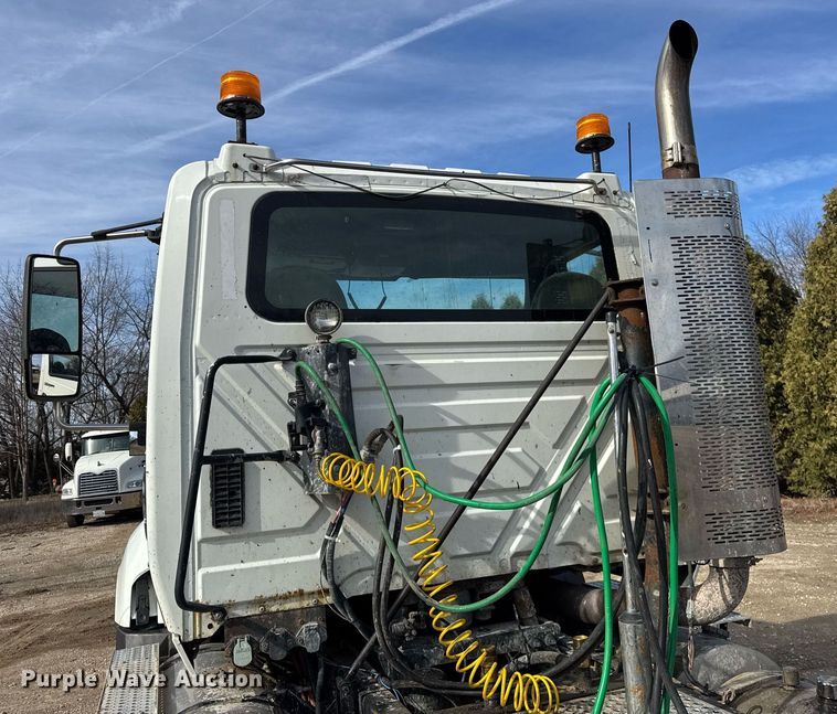 image for item DH9834 2010 International LF627 semi truck