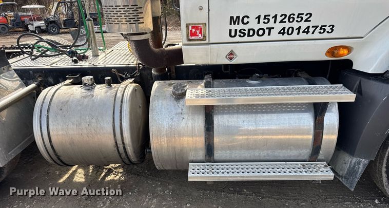 image for item DH9834 2010 International LF627 semi truck