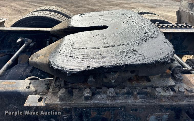 image for item DH9834 2010 International LF627 semi truck