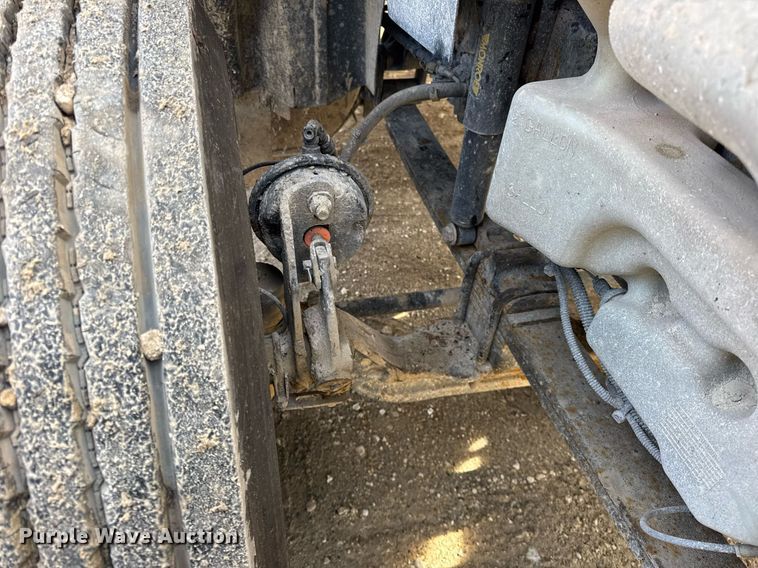 image for item DH9834 2010 International LF627 semi truck