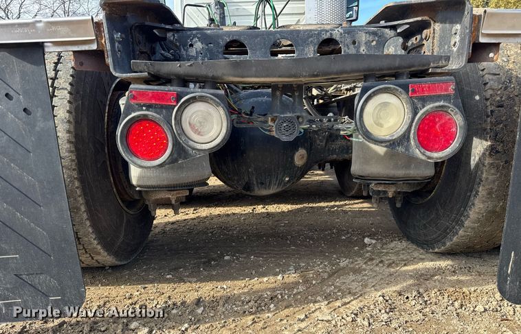 image for item DH9834 2010 International LF627 semi truck